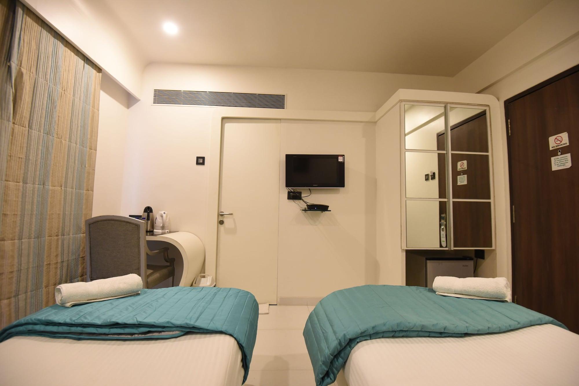 Vits Sharanam, Thane Luaran gambar