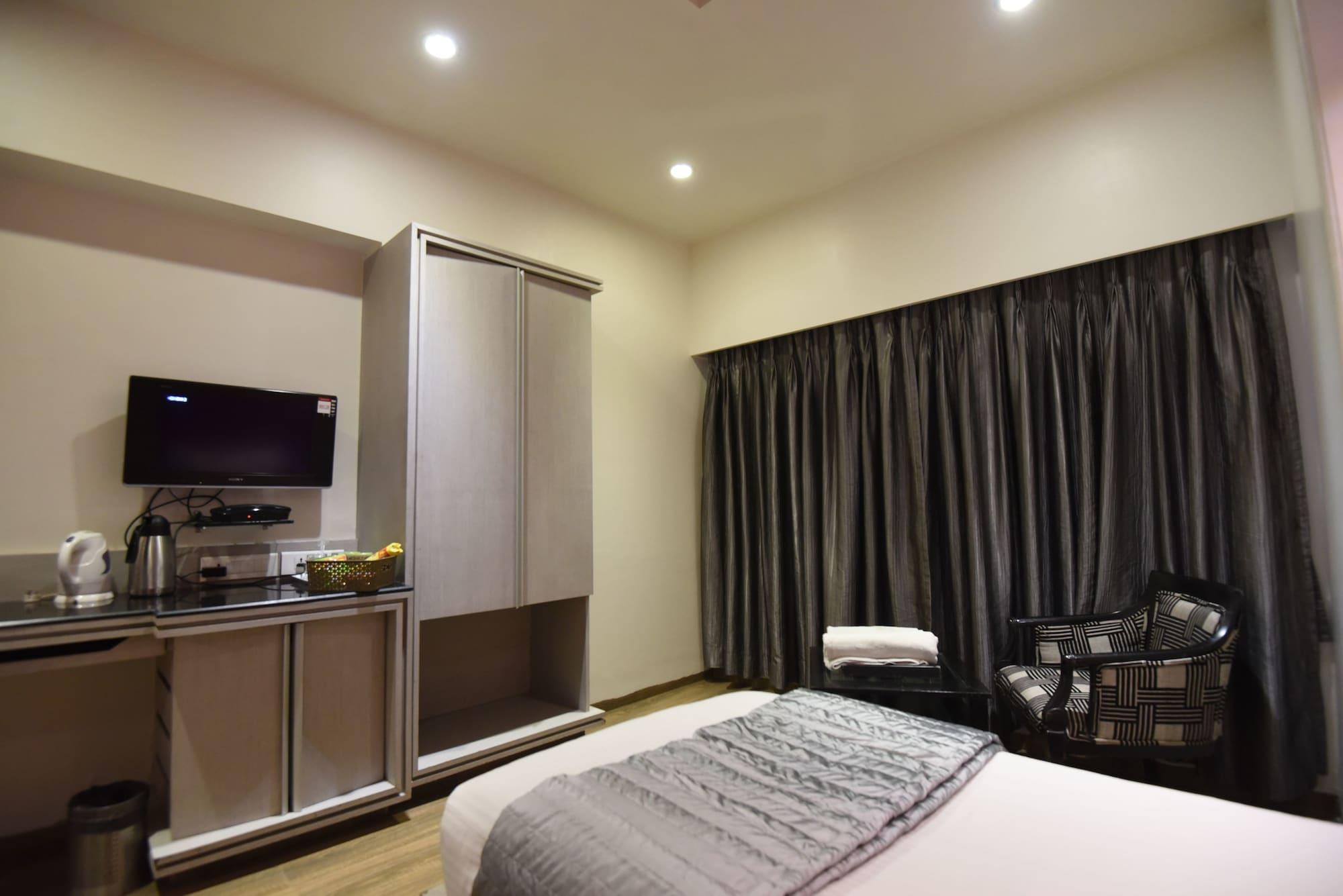 Vits Sharanam, Thane Luaran gambar