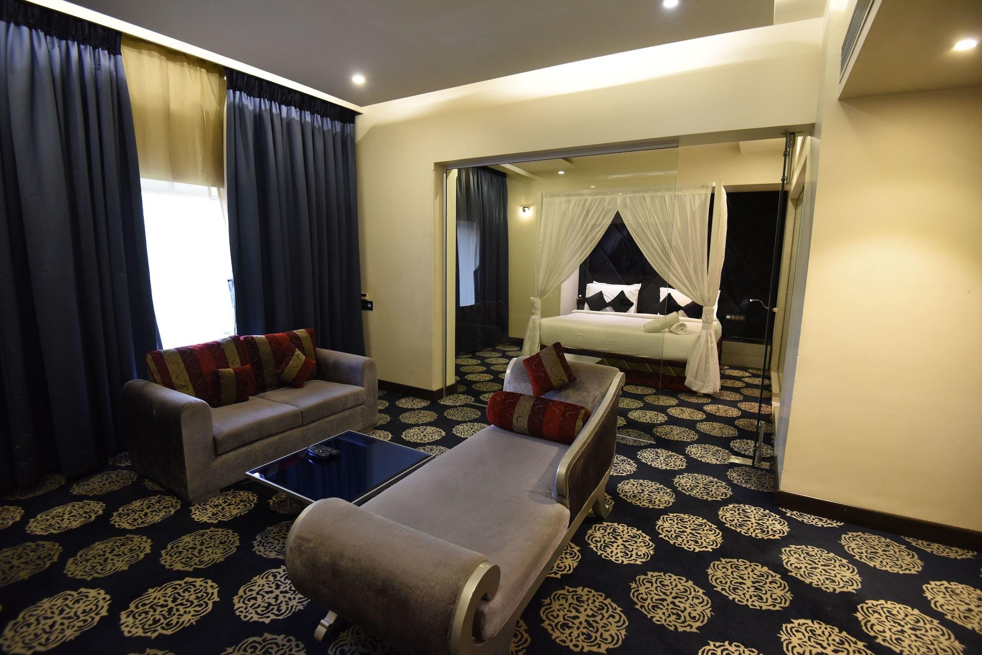 Vits Sharanam, Thane Luaran gambar