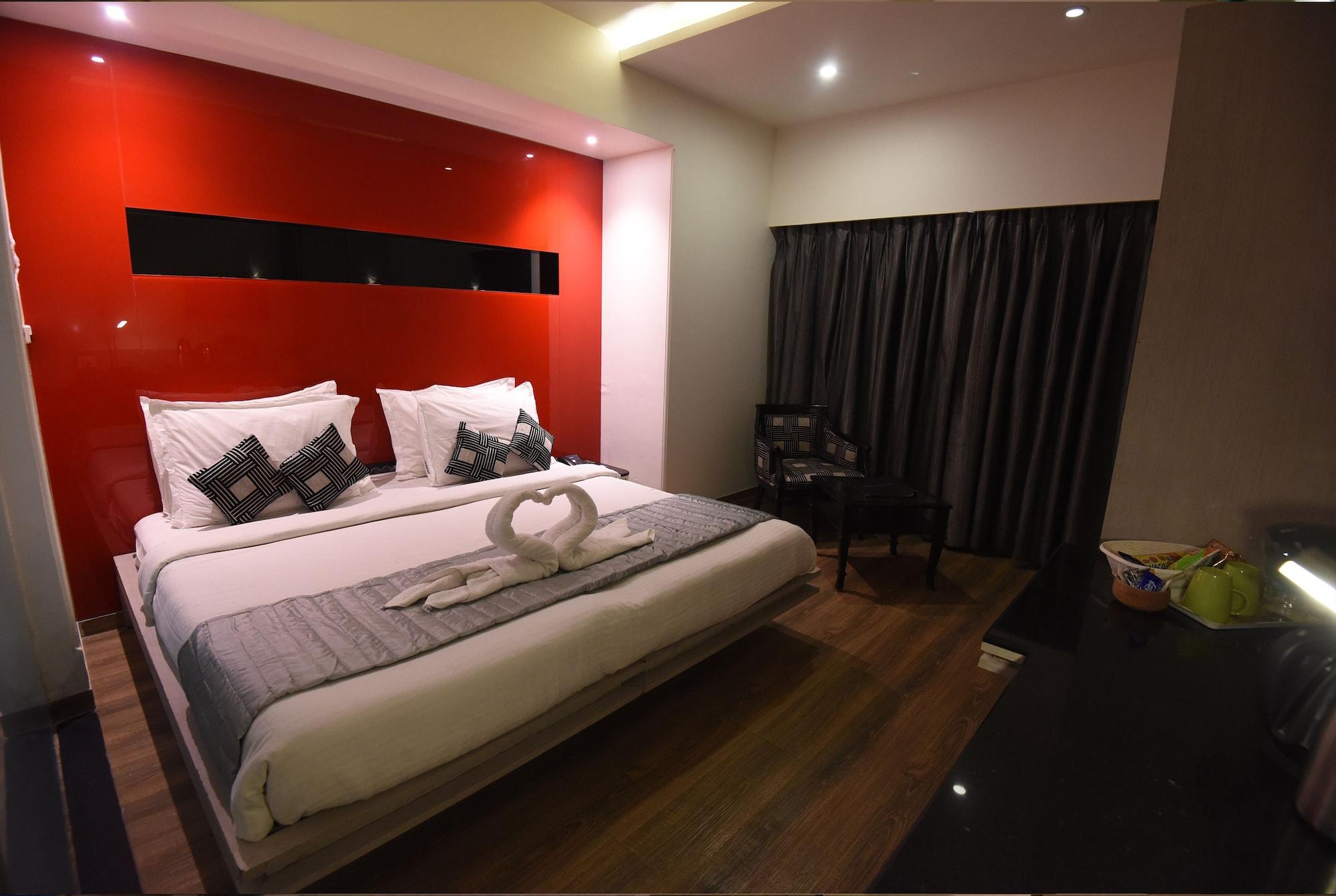 Vits Sharanam, Thane Luaran gambar