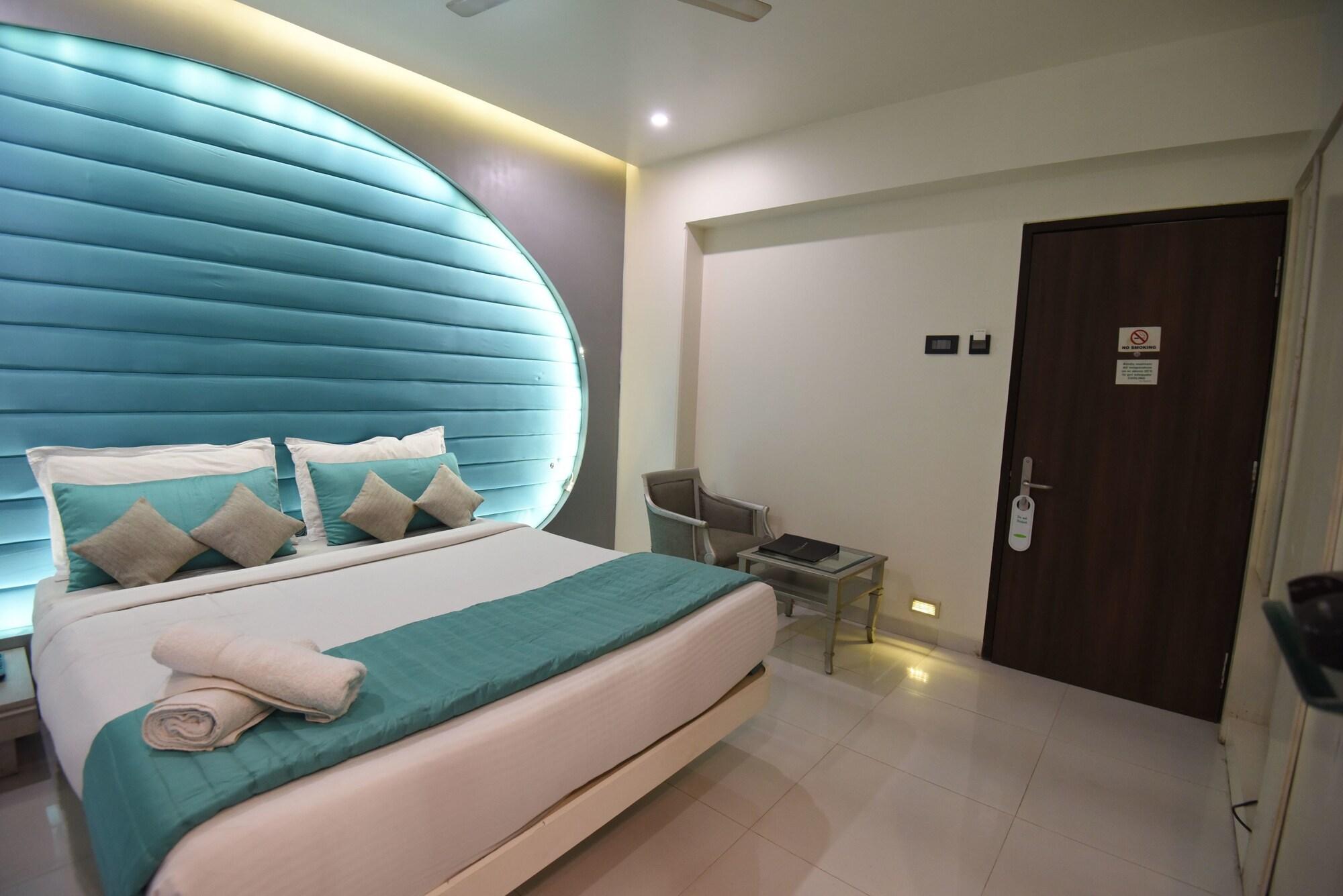 Vits Sharanam, Thane Luaran gambar
