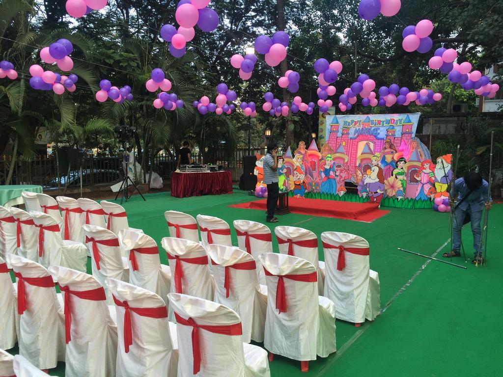 Vits Sharanam, Thane Luaran gambar