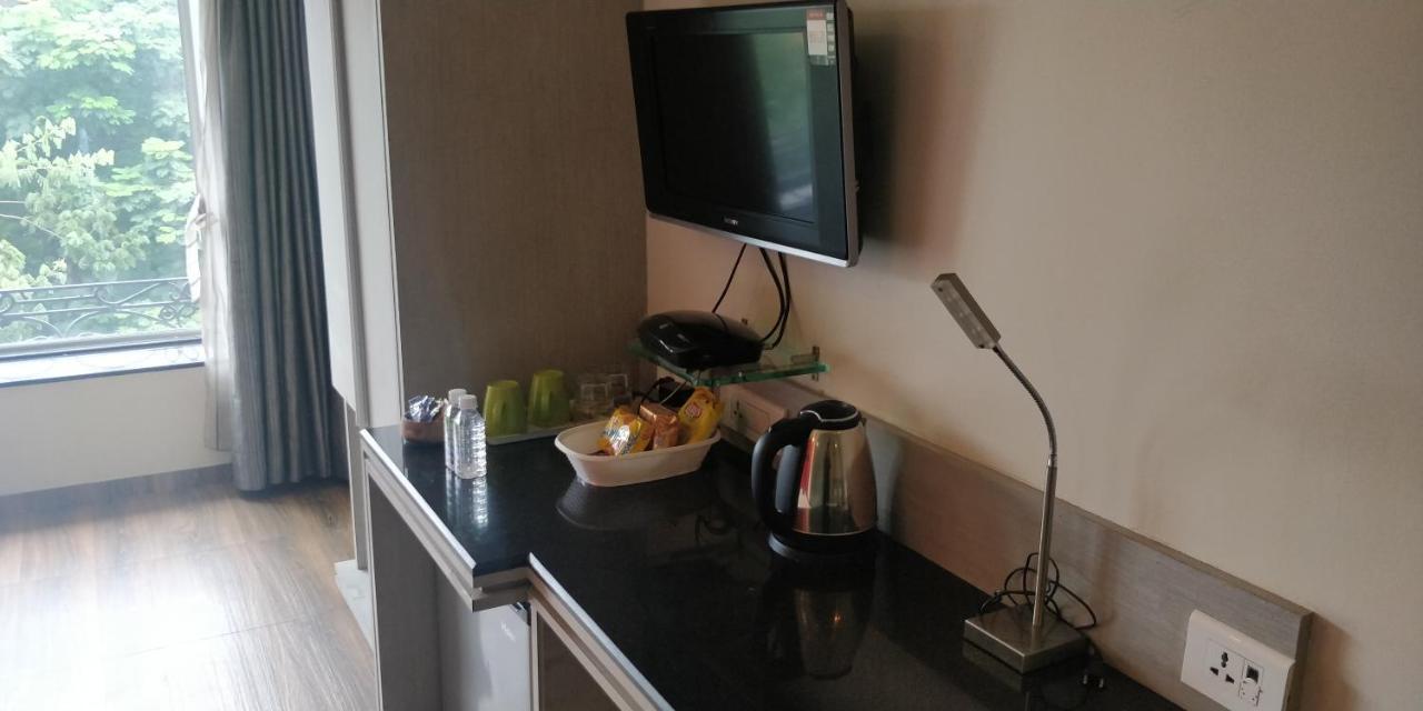 Vits Sharanam, Thane Luaran gambar