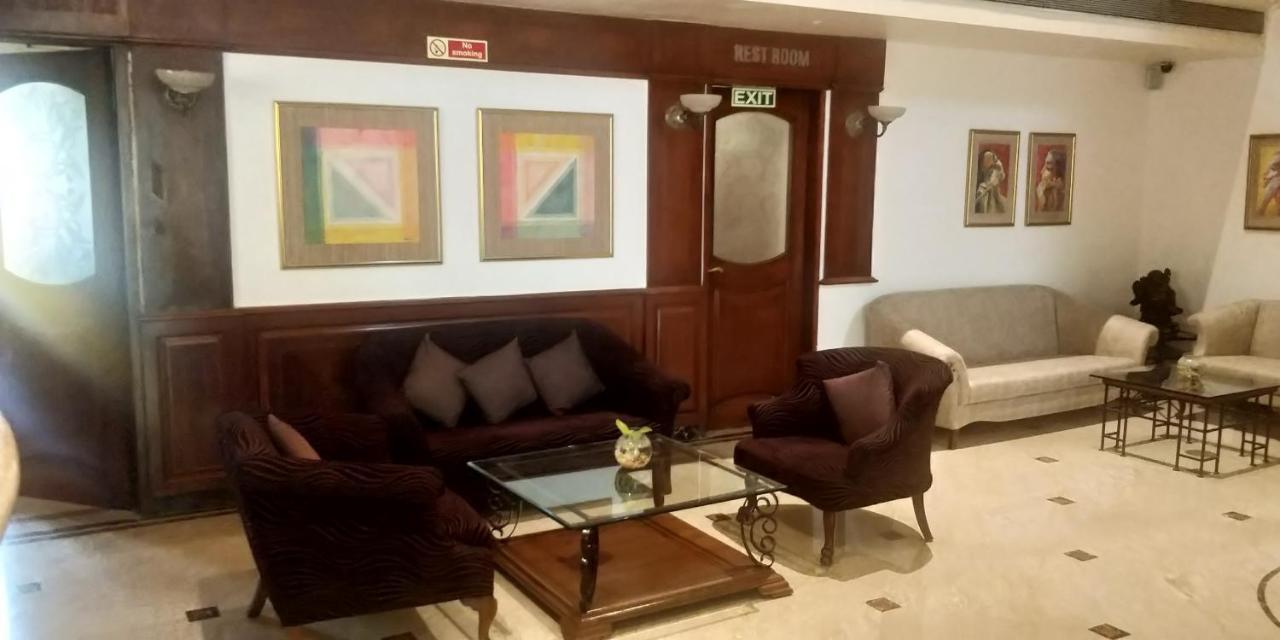 Vits Sharanam, Thane Luaran gambar