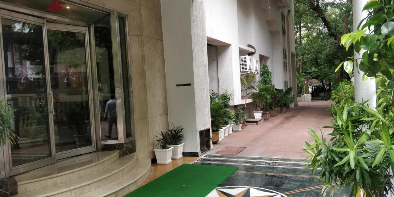 Vits Sharanam, Thane Luaran gambar